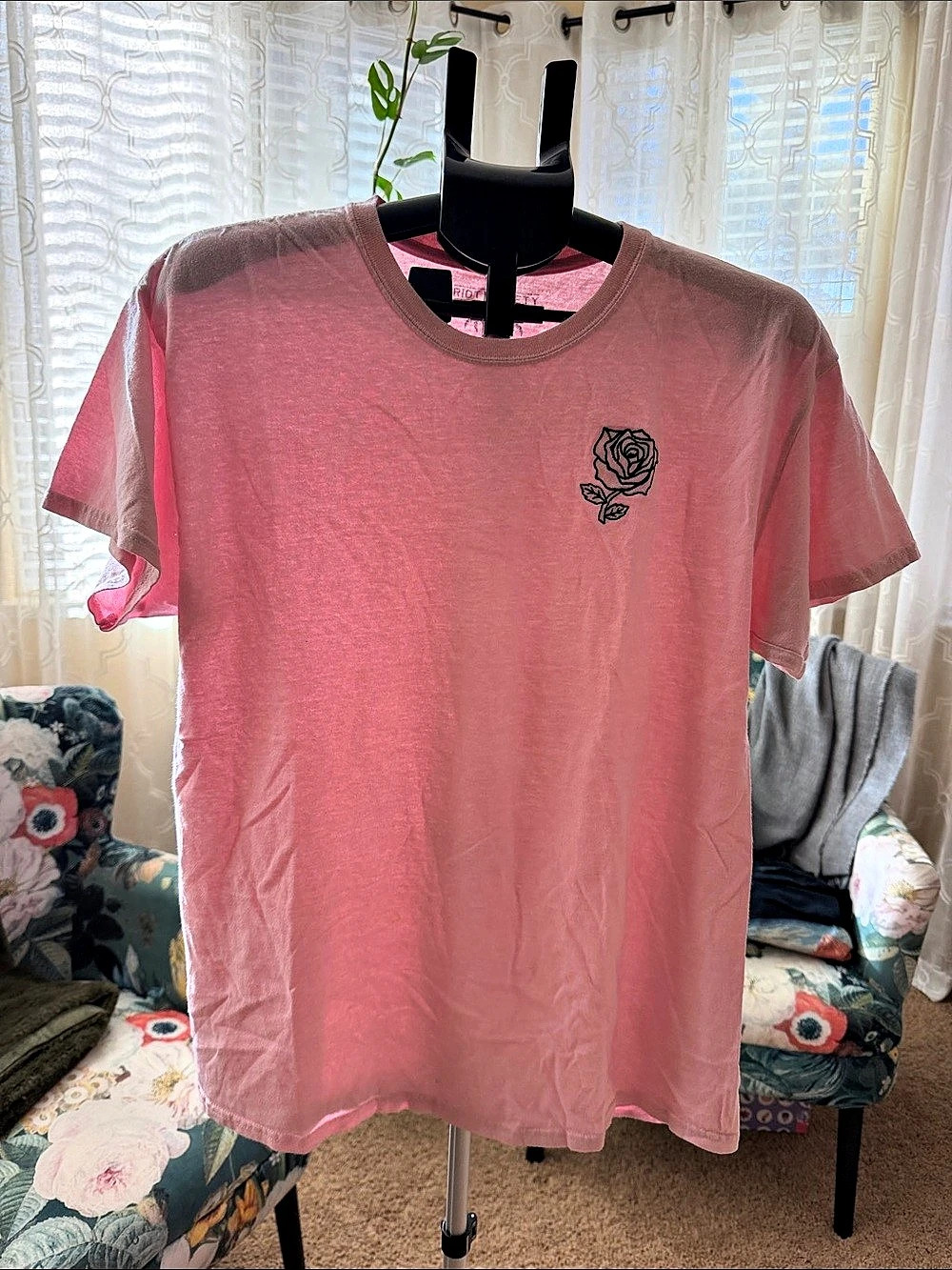 Riot Society Rose Embroidered T-Shirt Pink Large
